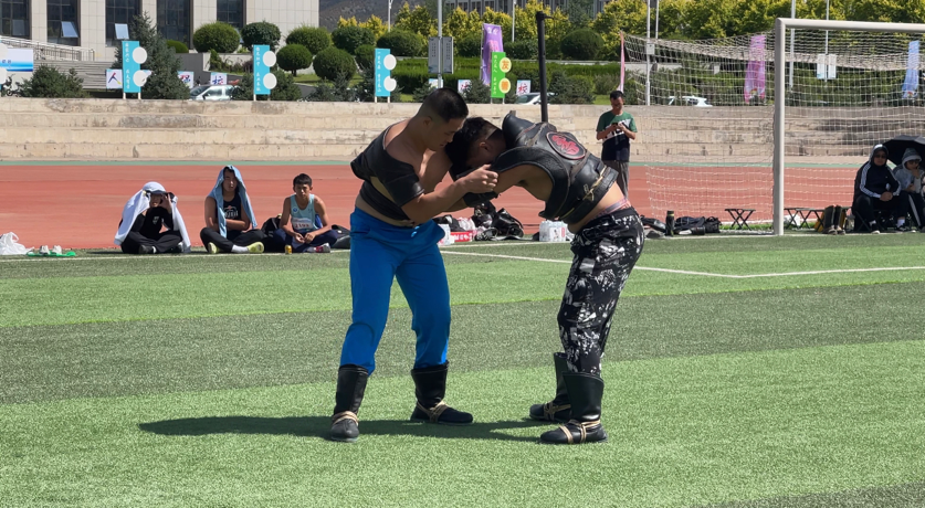 内蒙古自治区第十二届大学生运动会搏克项目开赛