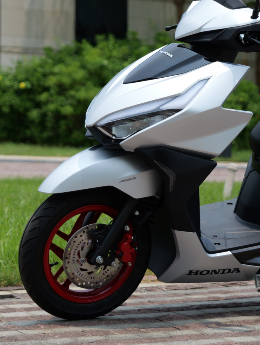 新大洲本田ns125rx翼进化,售价11999元起丨ns125la熊本熊特别版更加