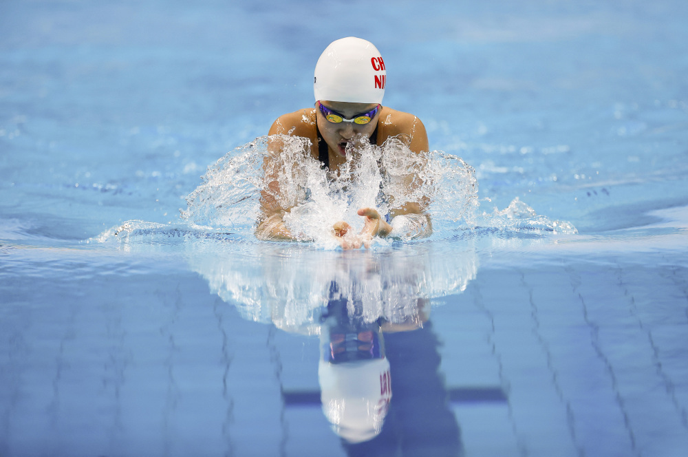 游泳——中学组女子200米蛙泳赛况