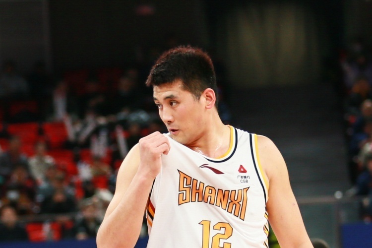 状态不俗邢志强首节7中4拿到11分4板山西领先3分