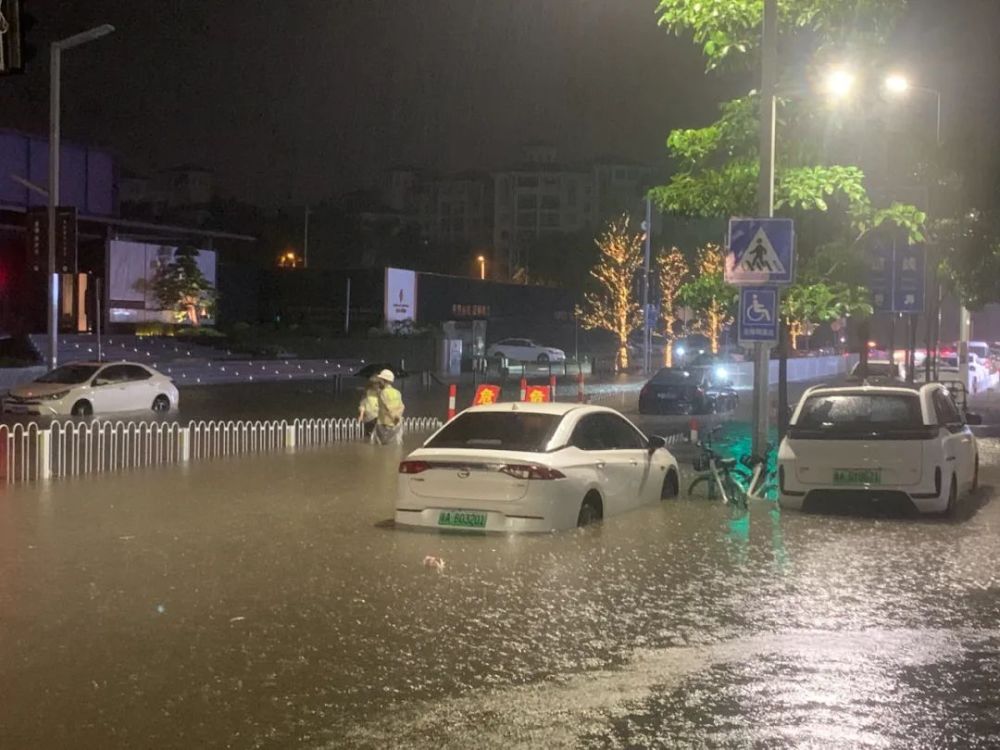 广州出现今年以来最强暴雨，多区停课！广东多地暴雨红色预警 腾讯新闻