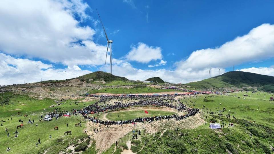 暨小银木乡第68届"剪羊毛"民俗活动,在四川凉山州金阳县小银木乡举行