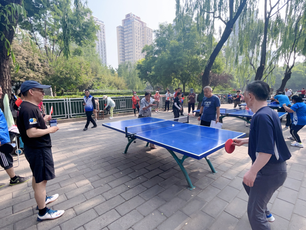 老有所乐,乒出精彩,这个社区为居民举办乒乓球友谊赛