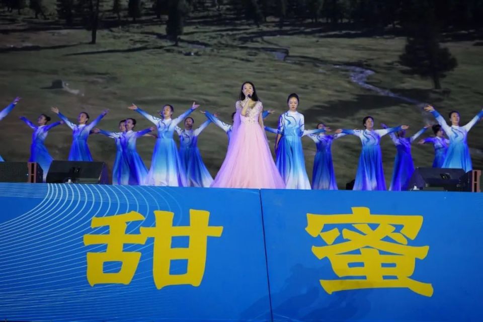 此外,演唱会还将邀请了来自全国各地的歌手,将演唱山西,陕西,贵州等地