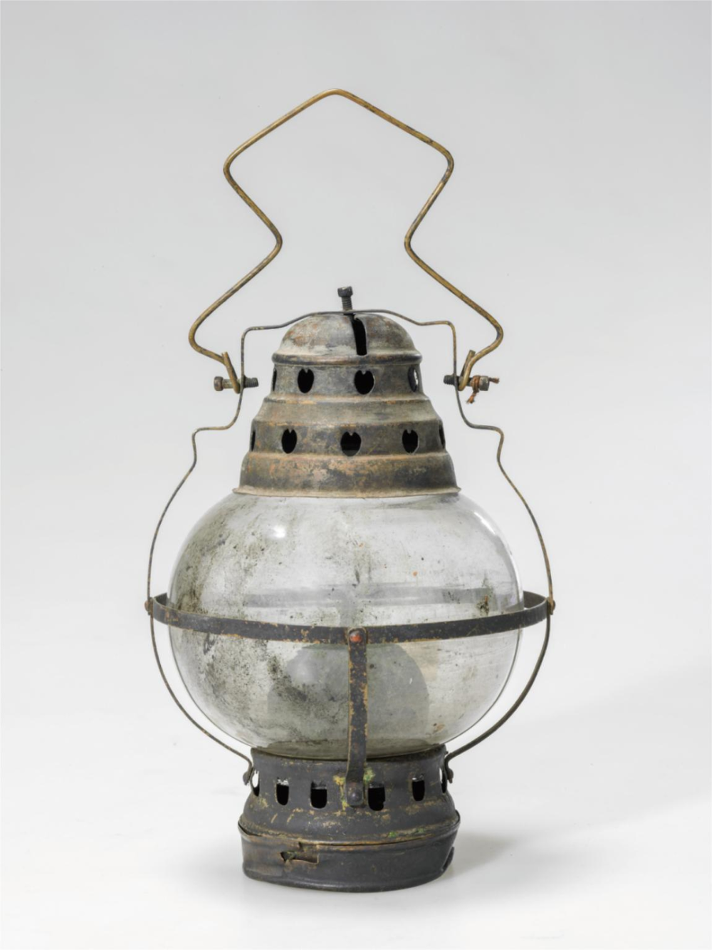 红军送给黎平向导的手提风雨灯|红色文物中的长征_腾讯新闻