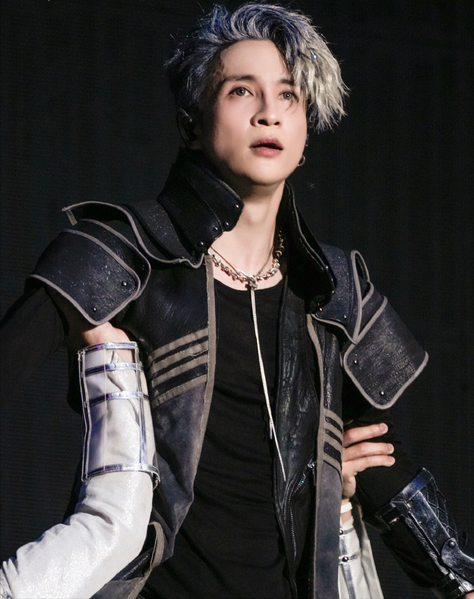 吃瓜群众薛之谦,演唱会问美女"一个人来的"引热议,男生回应了