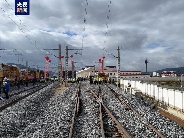 滇藏铁路丽香段全线铺轨完成昆明到香格里拉仅需5小时左右