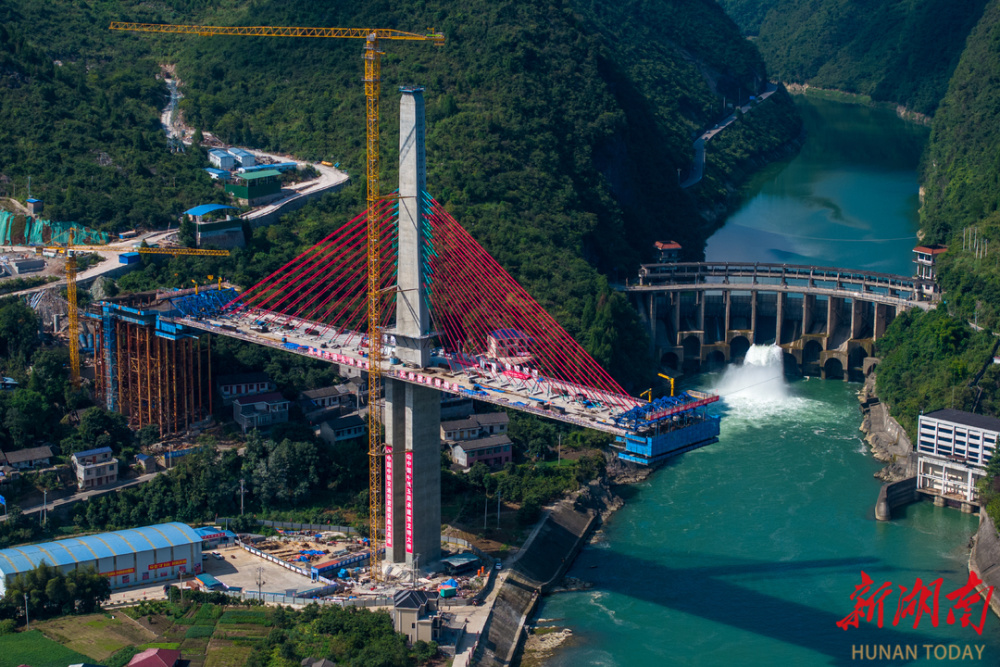 崇山峻岭筑通途 ——中铁交通炉慈桑龙高速项目建设纪实_腾讯新闻