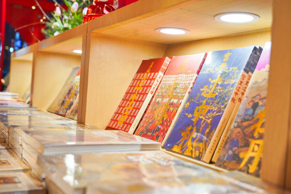 上新！故宫书店快闪店亮相成都春熙路_腾讯新闻