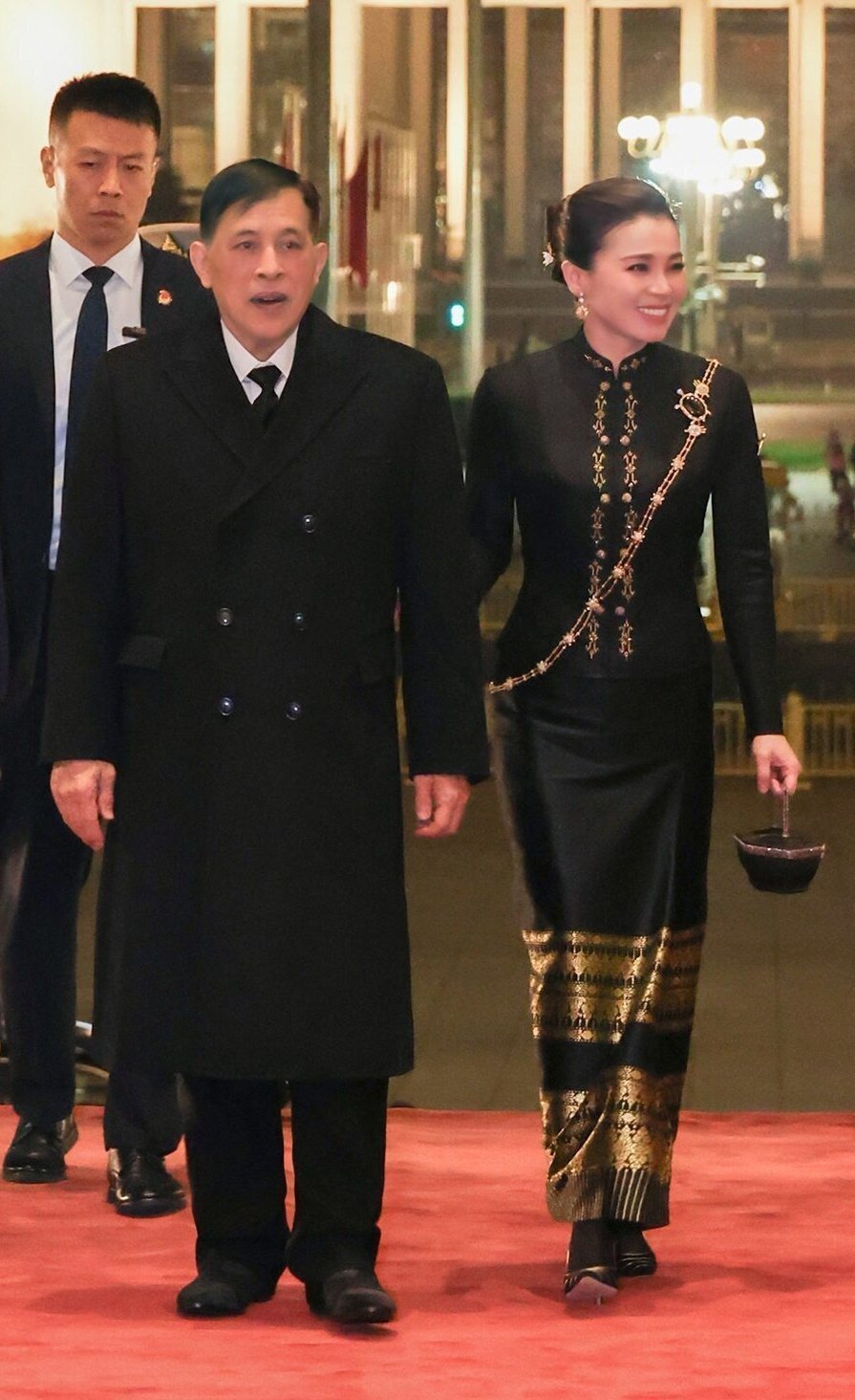 泰版“甄嬛传”新章：诗妮娜联手提帮功，苏提达王后面临最大挑战，继承人战争最终赢家将定_腾讯新闻