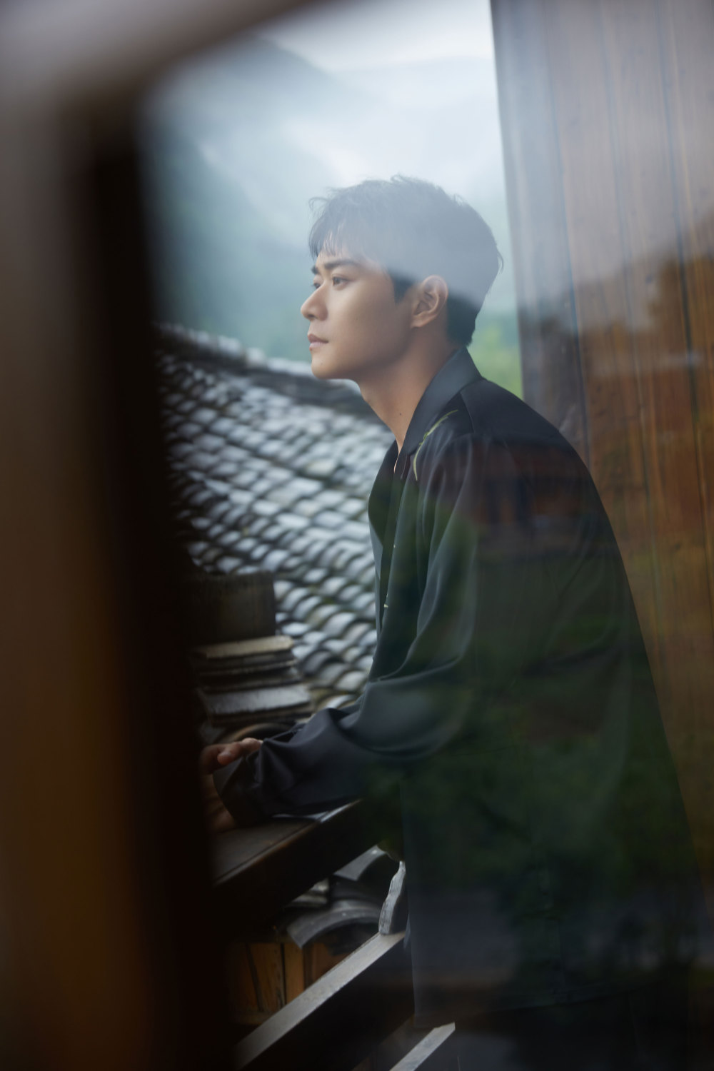 曹骏出道27周年发布民族风写真再入铜仁感受人文风情