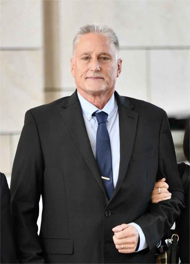 港媒:美参议员带枪入境香港被抓,以"签保守行为"方式结案_腾讯新闻