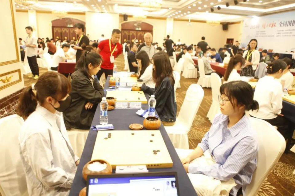 上海(8)vs杭州市棋类协会(10),广东东湖棋院(7)vs福建省围棋队(10)等