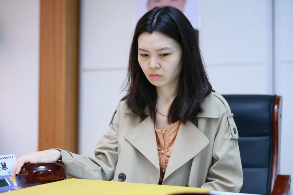 2024女子第一赛深圳升级 芮乃伟再现传奇 巾帼全景扫描 两次警告揭秘