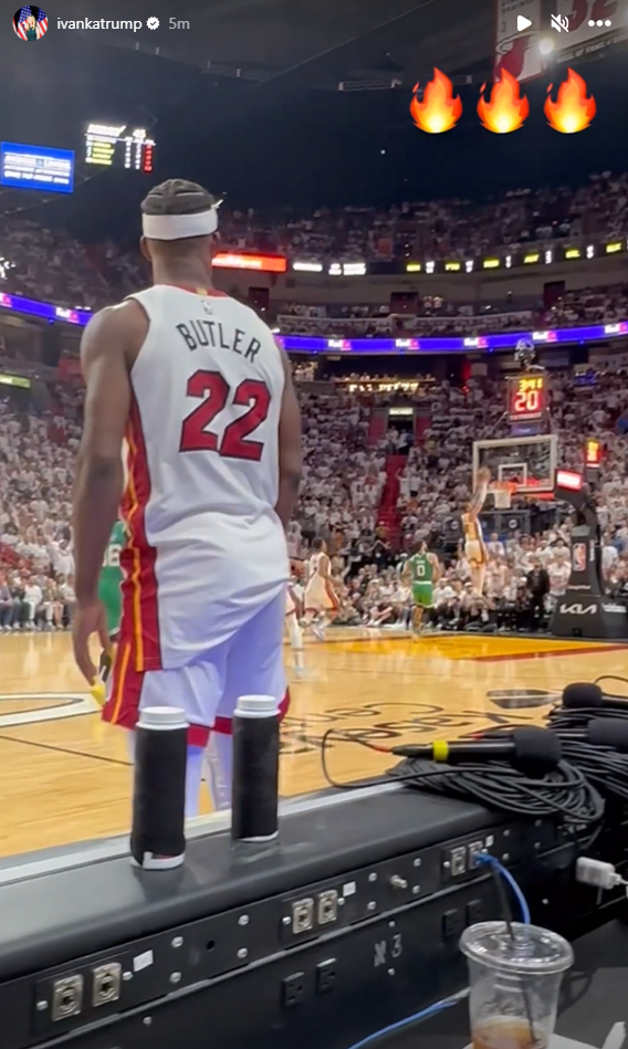 伊万卡分享了一张球员背影的照片,是热火队的22号吉米·巴特勒,全场