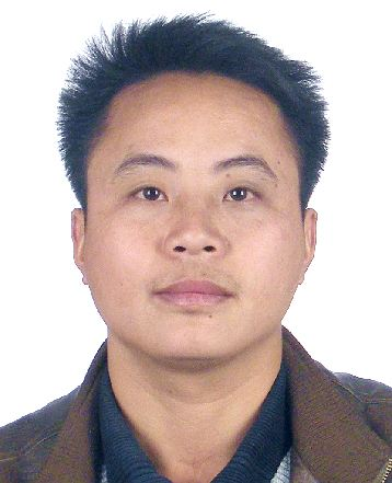 男,汉族,1972年9月出生,公民身份号码:522632197209****74,住榕江二中