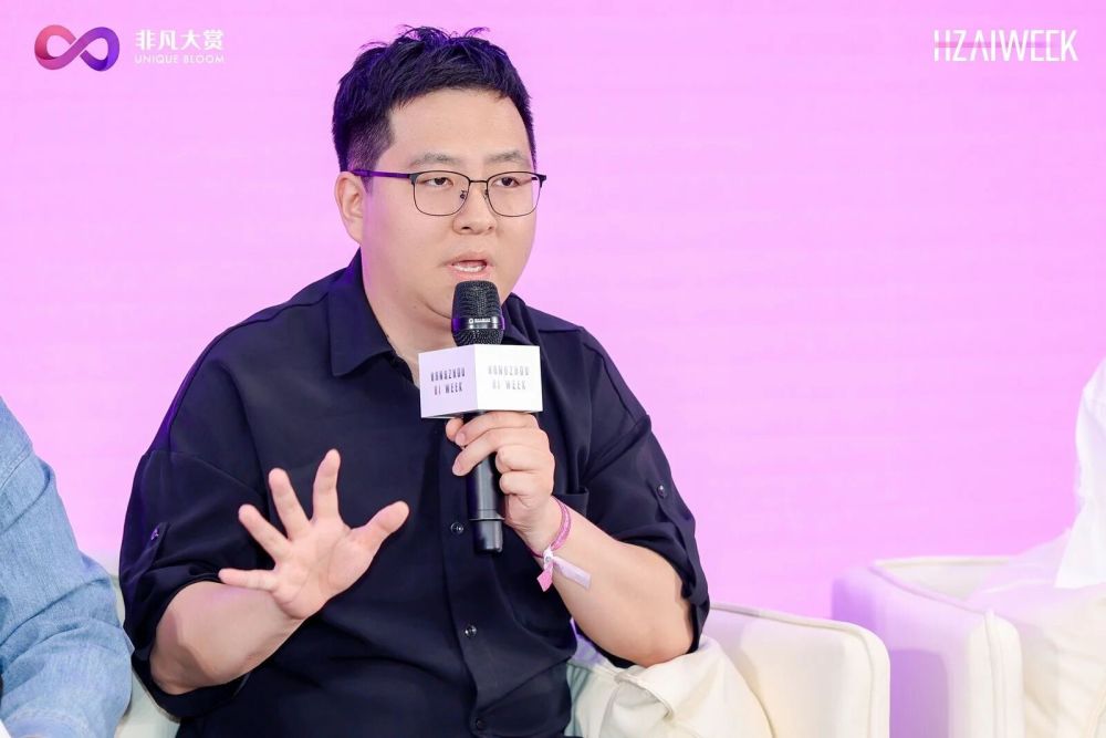 AI跑通变现的真相：当所有人都在卖鱼竿，你该卖什么？ · 原文图片 1