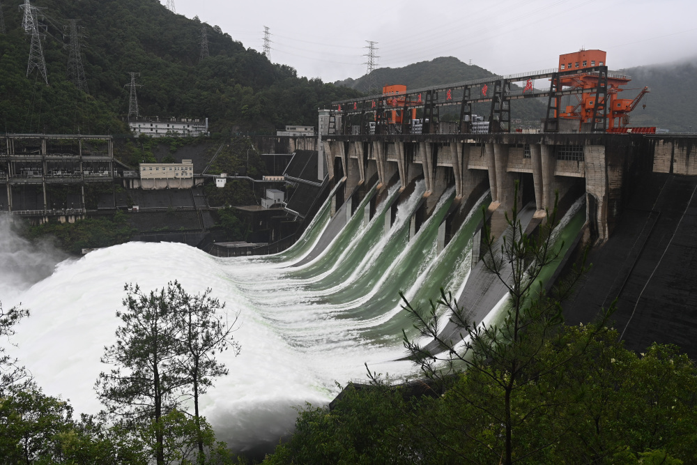 水库泄洪道图片