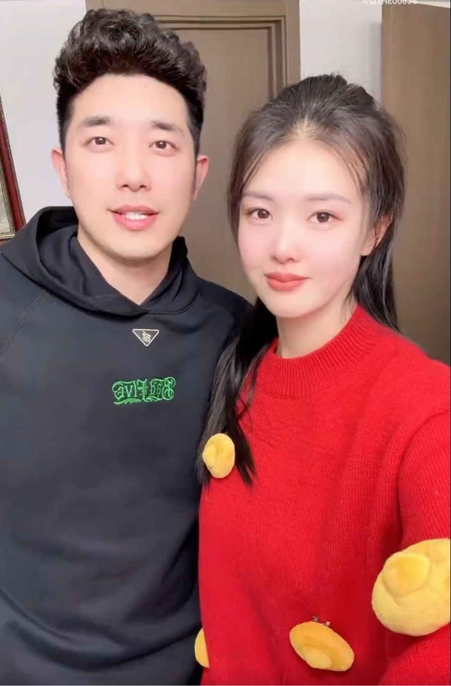 张常宁情人节晒与吴冠希空接配合,冠希暴扣情意绵绵与爱妻对视