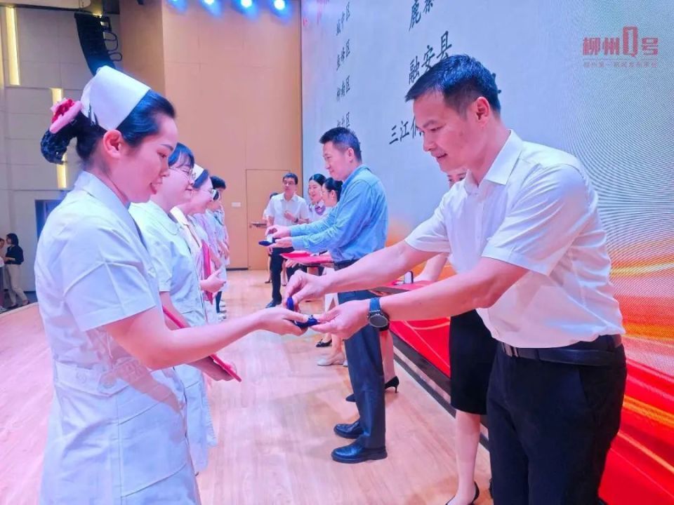 10人):李桂湘 宋书玲 谢柳艳 简丽娜 杨柳芬 秦叶群 韦燕燕 李雪 廖莹