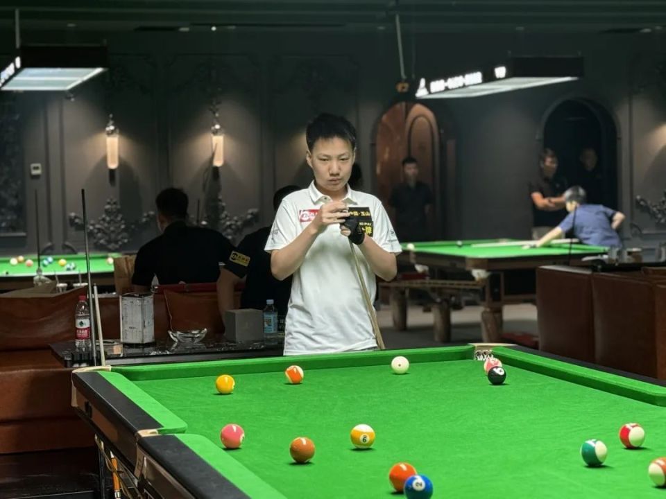 顺利跻身32强;张永两场7-1先后击败宋健,王若桐强势晋级;申重阳7-1