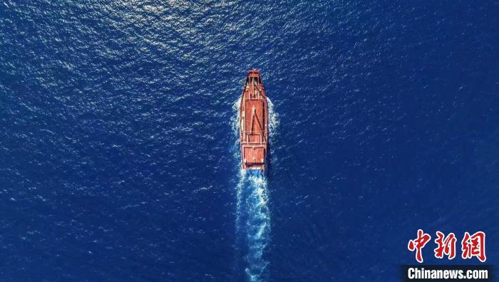 重走“海丝”路 世界最大仿古福船“福宁”号抵达新加坡_腾讯新闻