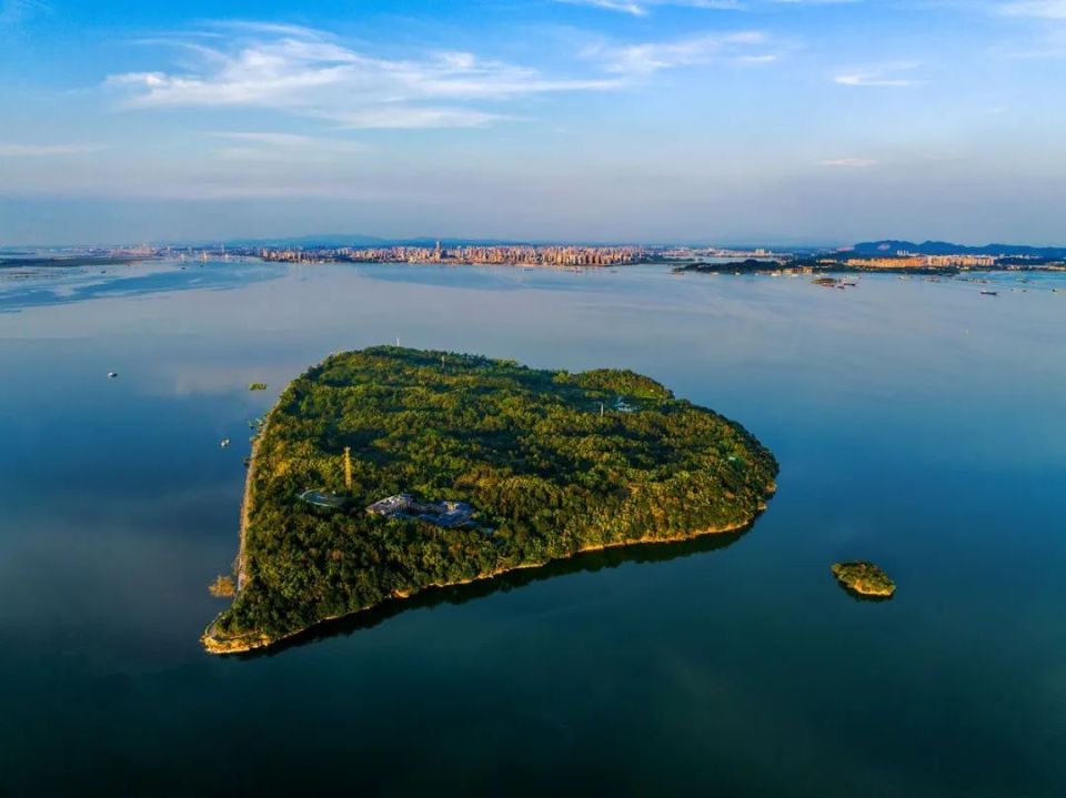 大湖之洲,四季变换之景令人陶醉