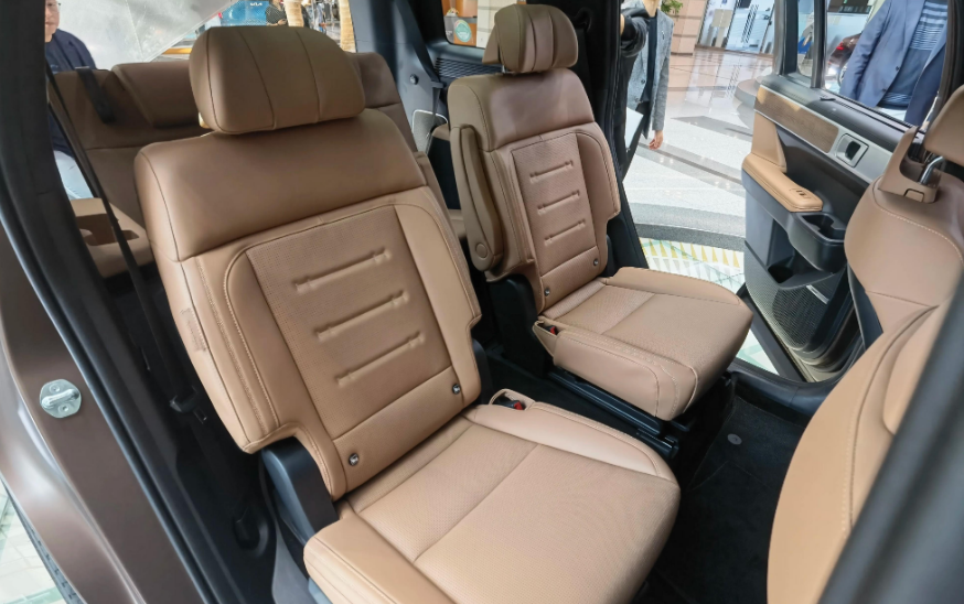 北京现代"新胜达"国内现身,尺寸加长,采用6座设计_腾讯新闻