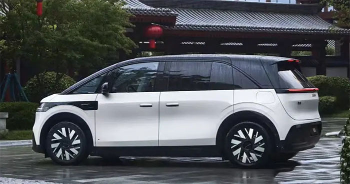 “宝宝巴士”来了！对开门+旋转座椅，极氪MIX售价27.99万起_腾讯新闻