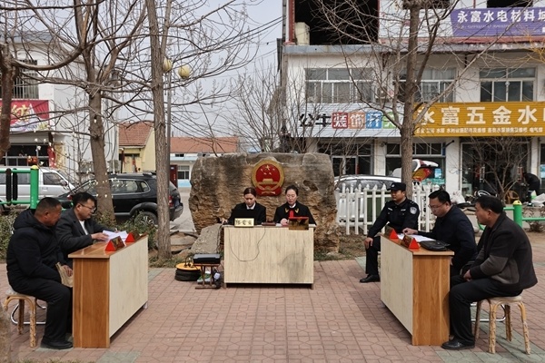 光影绘新篇|大山深处的"流动法庭"_腾讯新闻