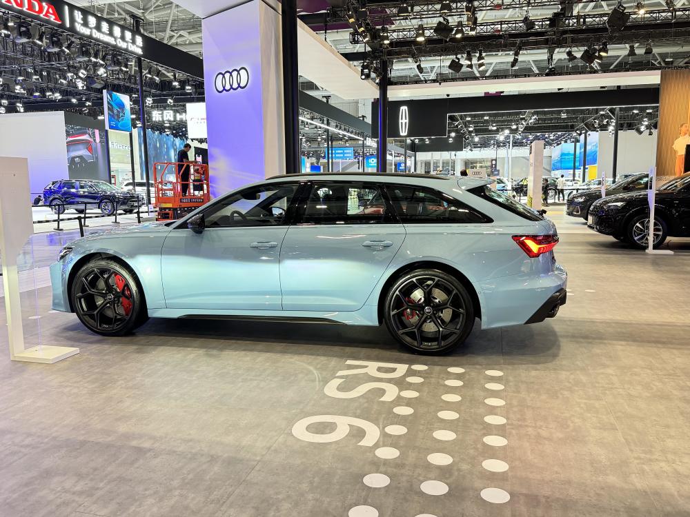 有那么一点比亚迪的感觉,奥迪rs6布鲁斯蓝版粤港澳车展亮相