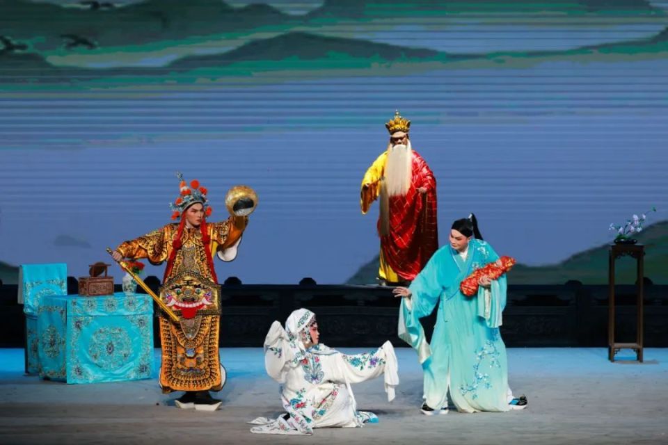 青春版高甲戏《白蛇传》首演成功!