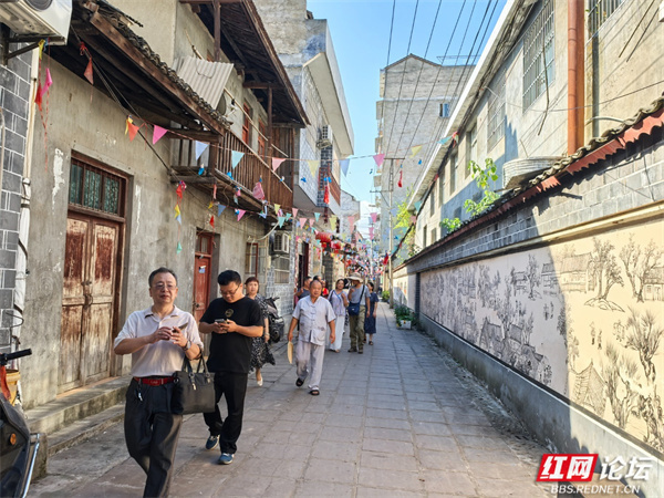 "8月24日,怀化市国学文化研究会联合麻阳苗族自治县古城民族文化研究