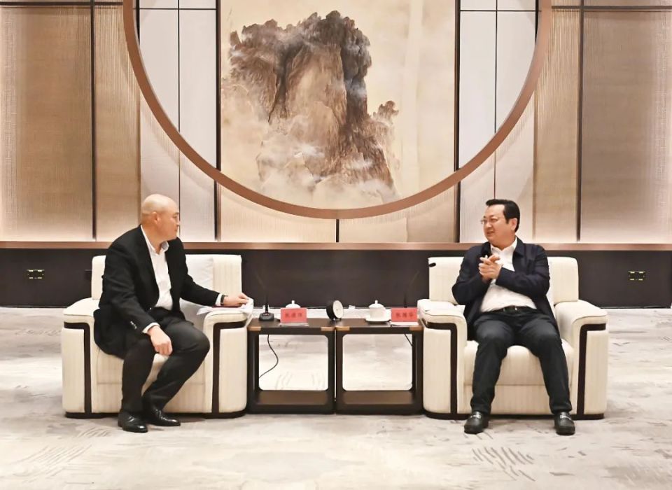 张国华与维信诺科技股份有限公司董事长、总裁张德强一行举行工作座谈