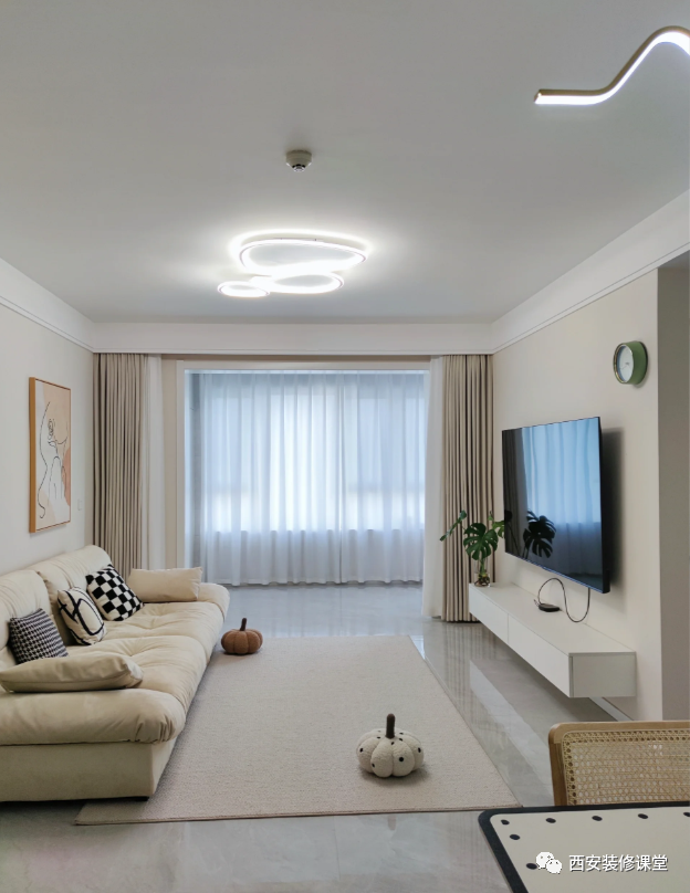简单单眼皮吊顶,效果完全在于后期家具和软配▲四周单眼皮吊顶极简