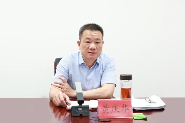 钟晓霞摄诏安县县长黄庆华表示,医疗卫生事业事关群众幸福安康,是百姓