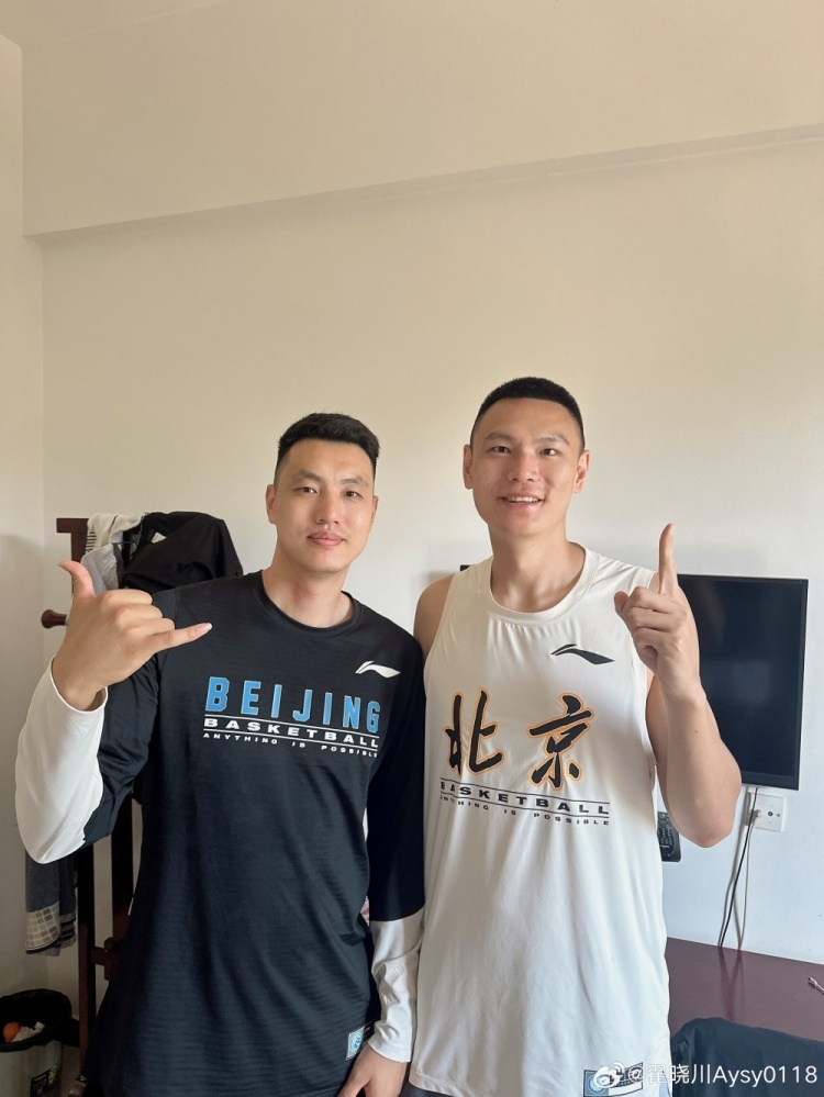 翟晓川微博定位中国人民警察大学,目前他正在随队在此进行军训.