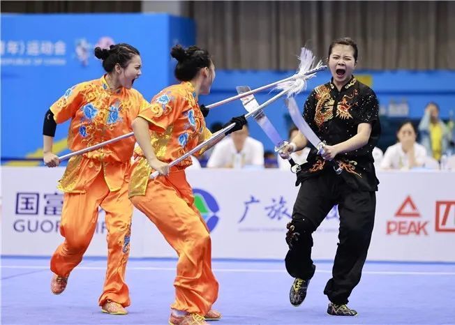 逐梦新时代青春更精彩吉林小花问鼎武术套路女子对练冠军