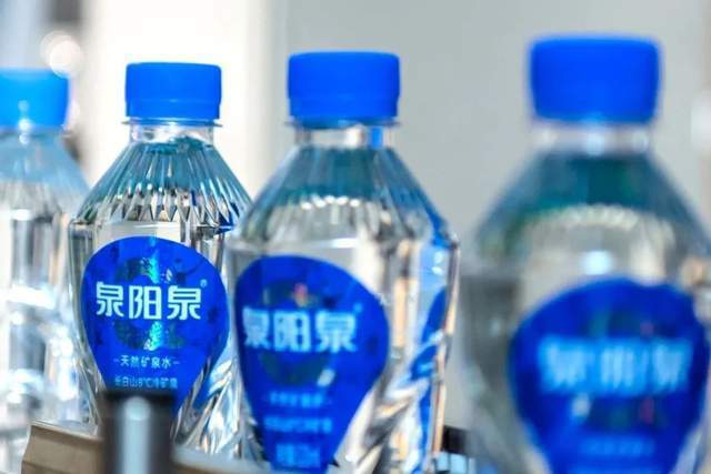 力压农夫,怡宝,东北矿泉水又出圈_腾讯新闻