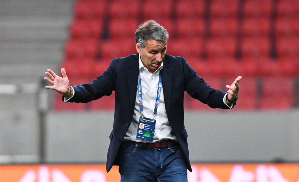 给你俩窝窝多名球员对哈维尔有意见佩雷拉会不会上港二进宫