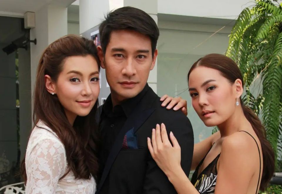 泰娱顶流小花突然官宣恋情,男友是首富家族富四代,坐拥千亿资产