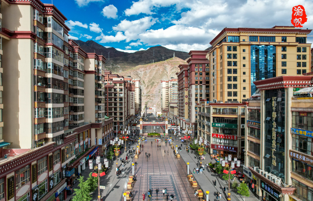 西藏第二大城市,两江交汇高楼林立,辖区比重庆还大却被称小重庆