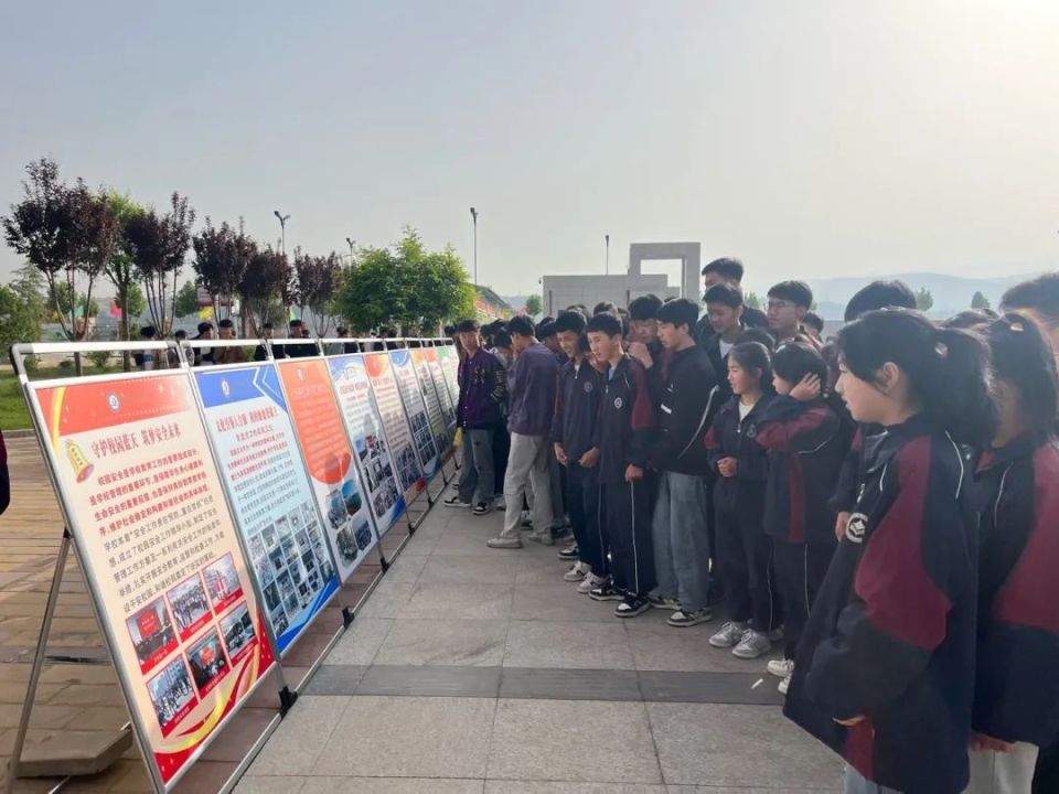 东乡县民族中学组织开展"游家乡,知家乡,爱东乡"红色研学活动