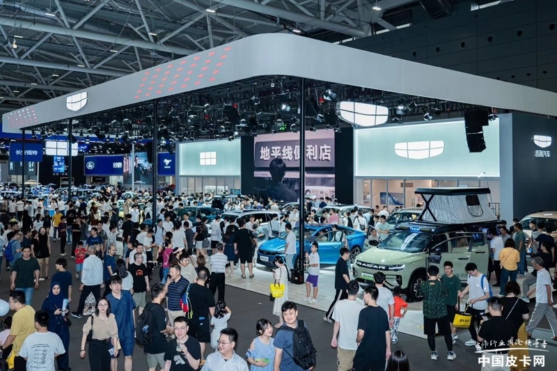 吉利展台展出 雷达地平线亮相粤港澳车展