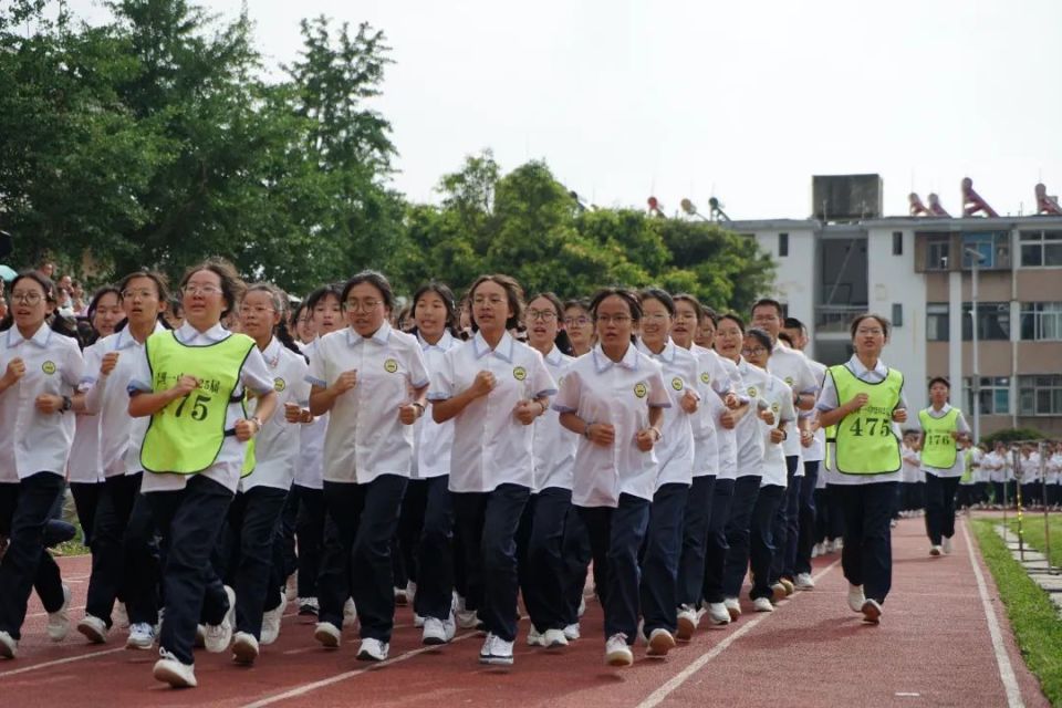 大理一中为学子举办成人礼