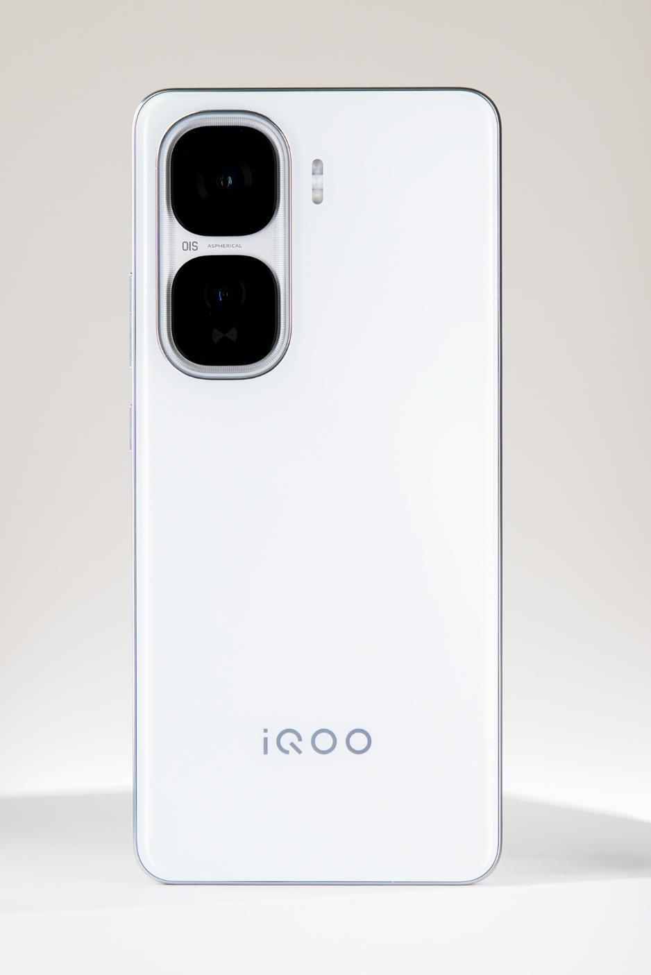 iQOO Neo 10 Pro评测：「双性」中端旗舰-腾讯新闻