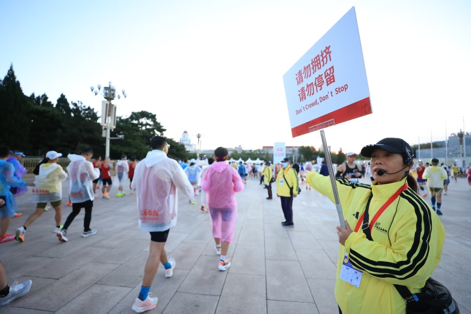 2小时03分10秒！北马男子成绩刷新中国境内全马纪录_腾讯新闻