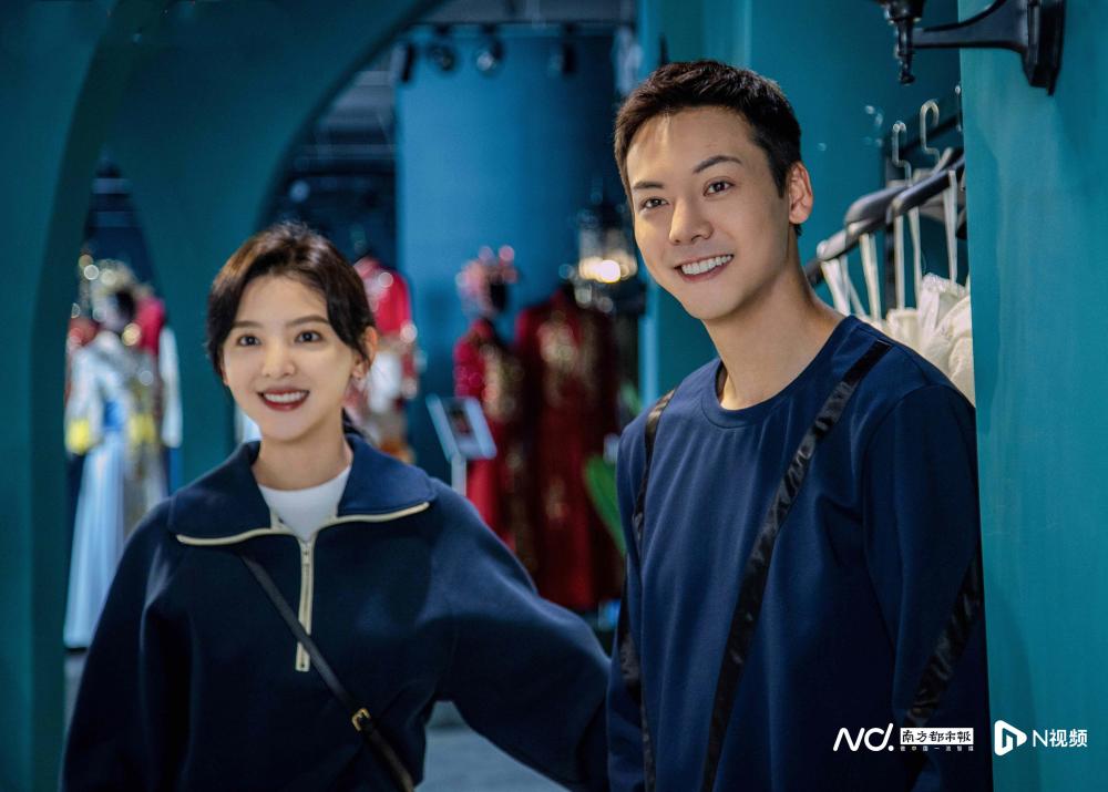 但在拍摄爱情戏的过程中,陈伟霆直呼有压力.