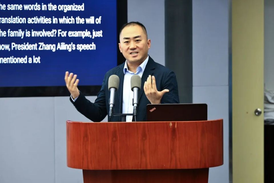 中国翻译协会前常务副会长陈明明以"中国特色文化概念的定义和翻译"