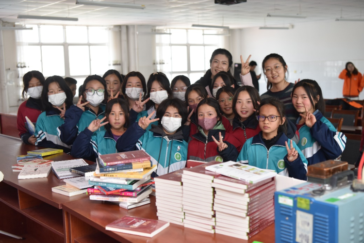 "对于西部乡村中学的女中学生而言,她们可能完全不知道大学是什么样子